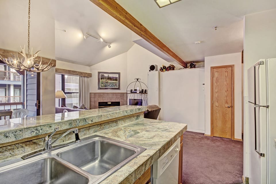 Studio | Private kitchen | Full-size fridge, microwave, oven, stovetop