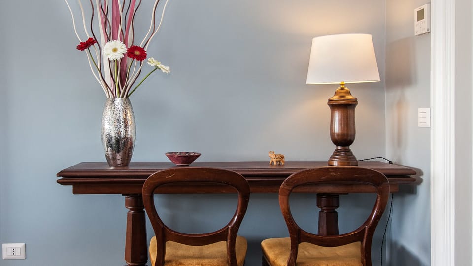 Studio Suite | Living area | Flat-screen TV, DVD player