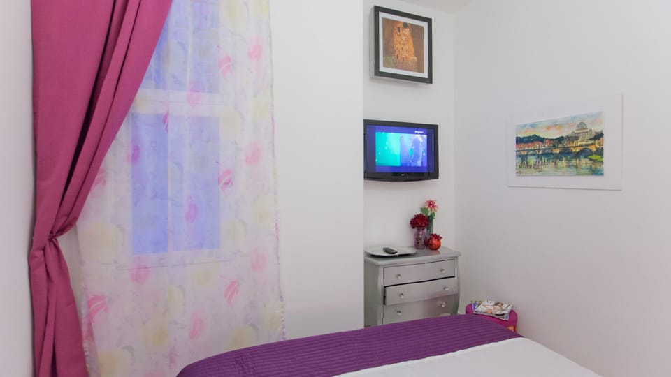 Apartment, 1 Bedroom | 1 bedroom, in-room safe, iron/ironing board, WiFi (free)