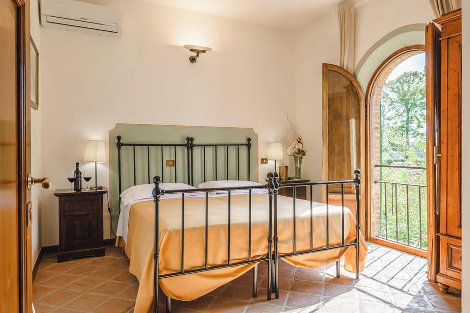 Classic Room | Laptop workspace, free cribs/infant beds, free WiFi, bed sheets