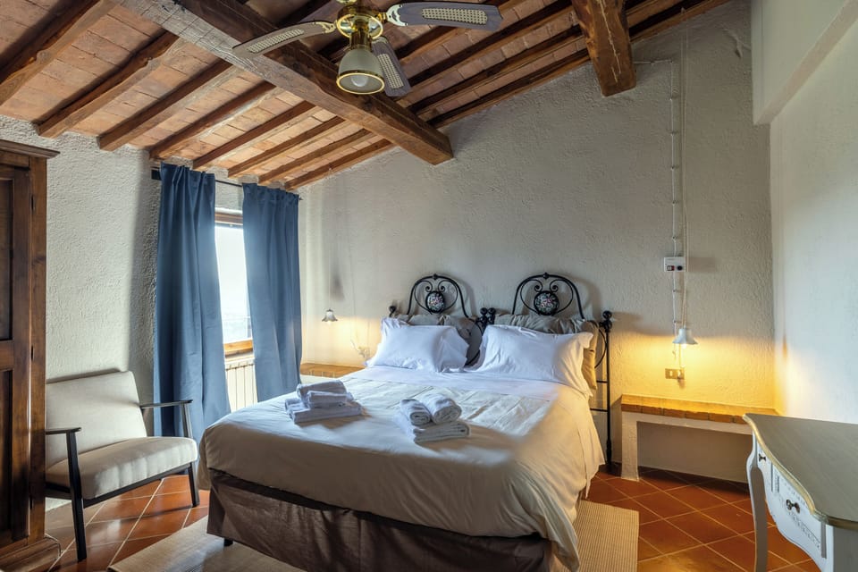 Classic Apartment, 3 Bedrooms | Laptop workspace, free cribs/infant beds, free WiFi, bed sheets