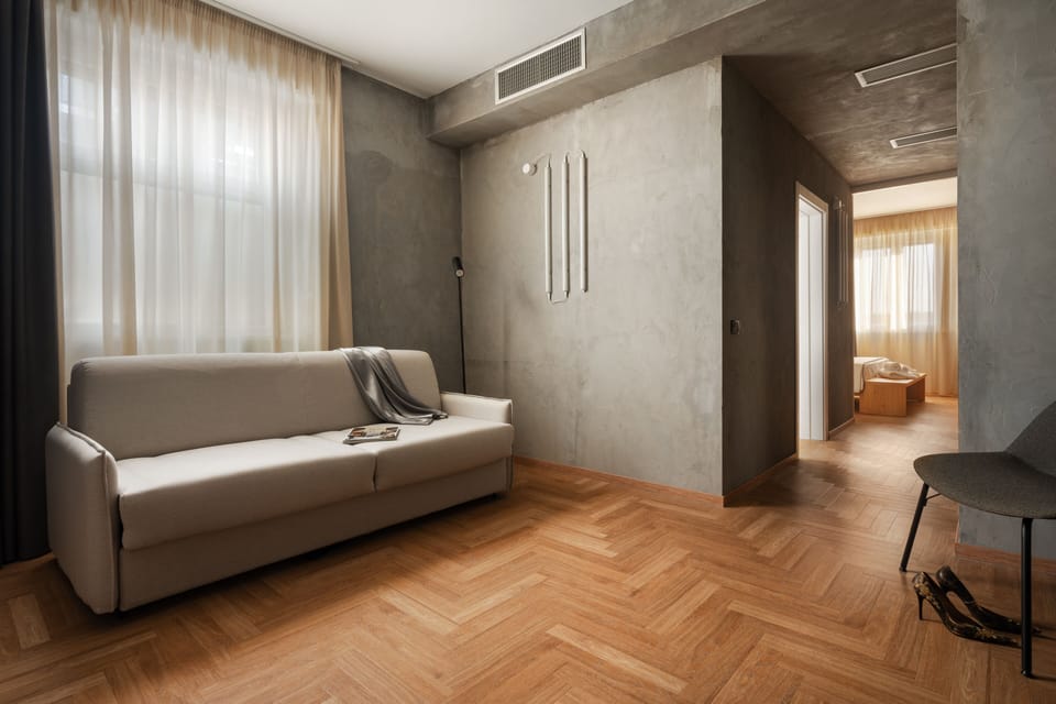 Family Suite | Minibar, in-room safe, desk, free WiFi