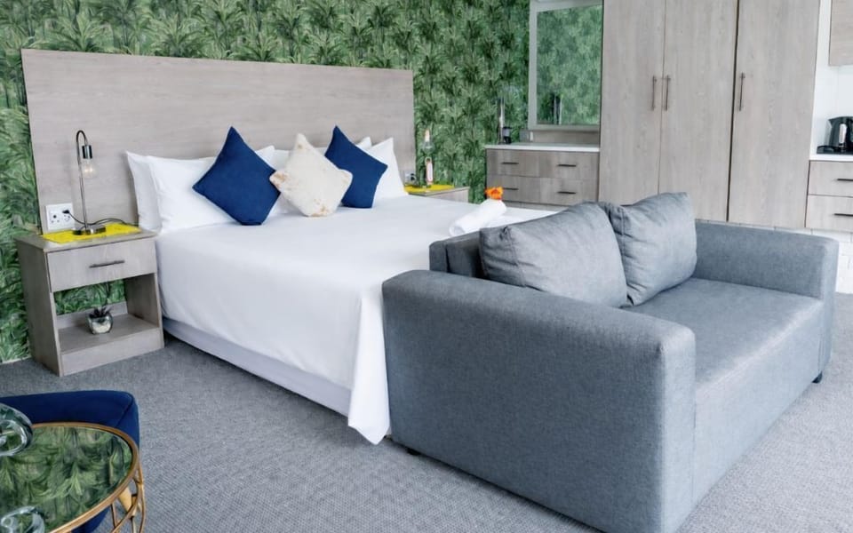 Family Room  | Minibar, bed sheets