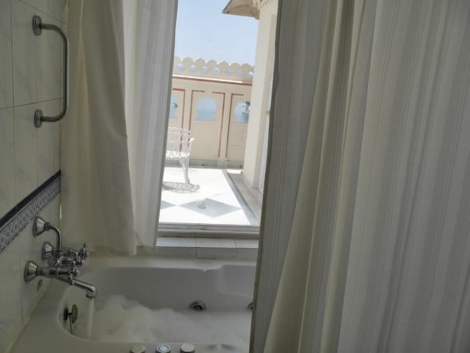 Combined shower/tub, free toiletries, hair dryer, bathrobes