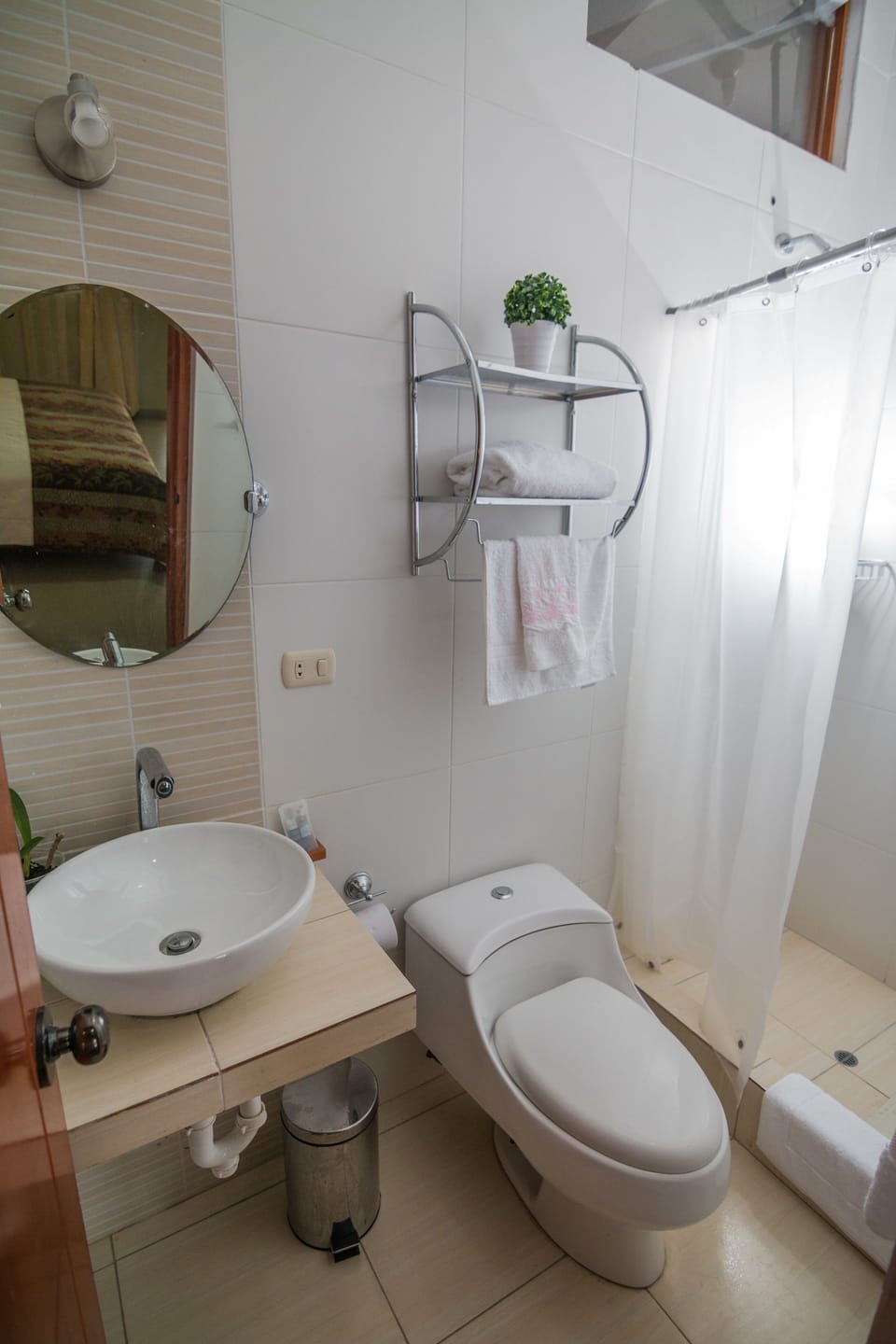 Basic Single Room, 1 Twin Bed | Bathroom | Shower, free toiletries, hair dryer, towels