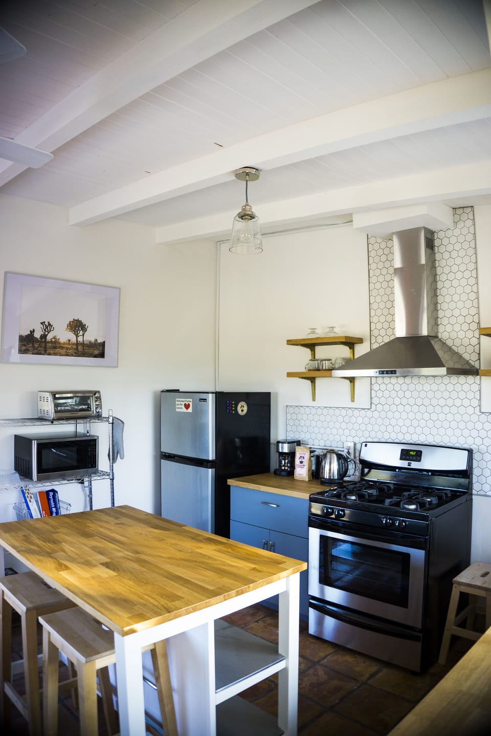 This kitchen comes with all the essentials you'll need! 