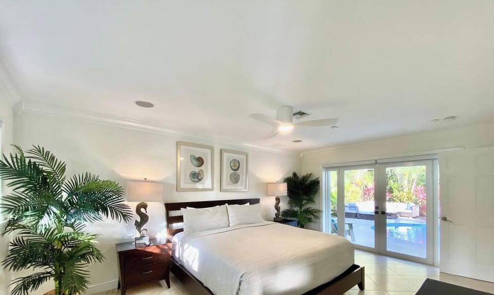 Bedroom #1 (King Size Bed)