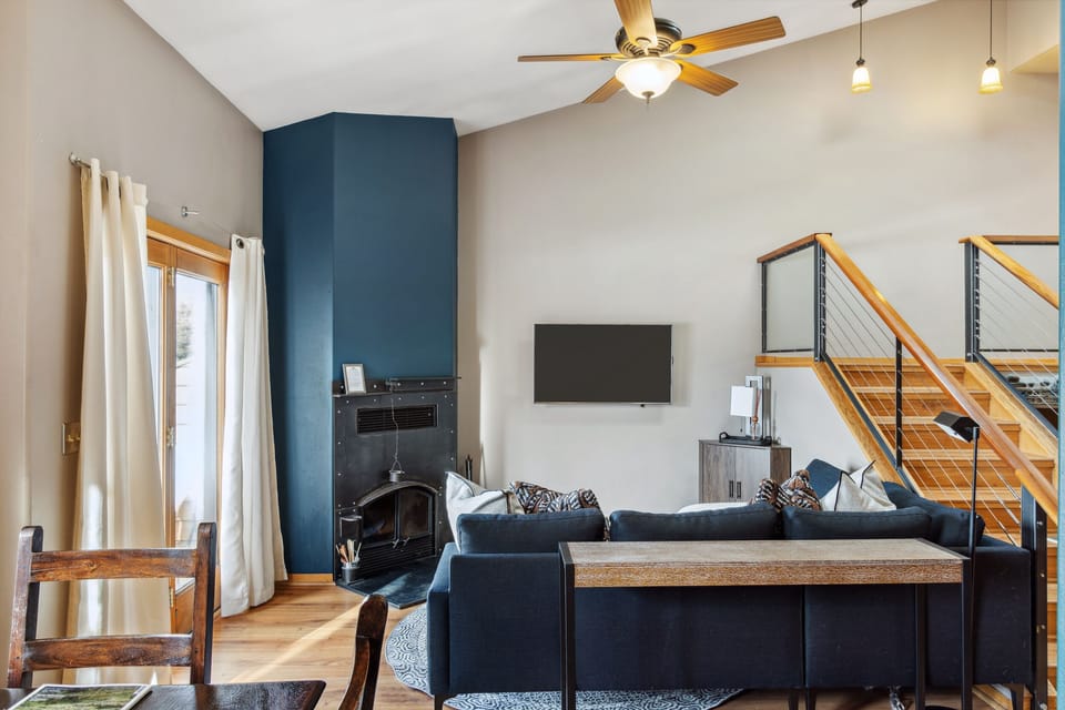 Living room with Fireplace