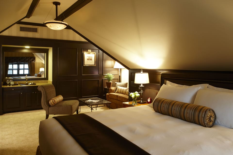 Frette Italian sheets, premium bedding, down comforters, minibar