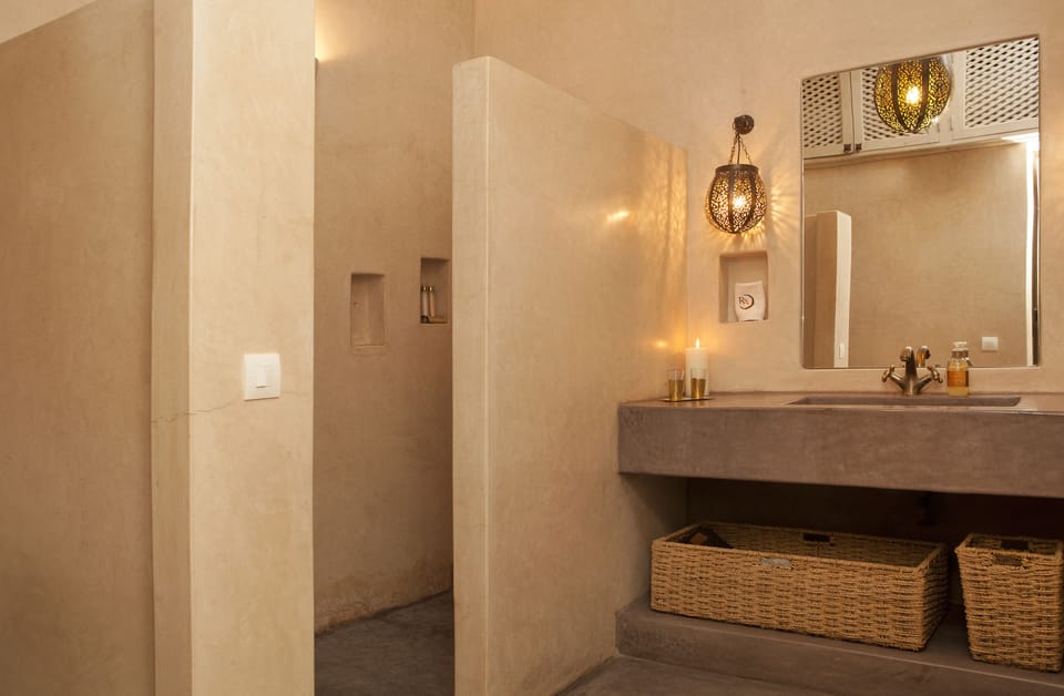 Shower, free toiletries, hair dryer, bathrobes