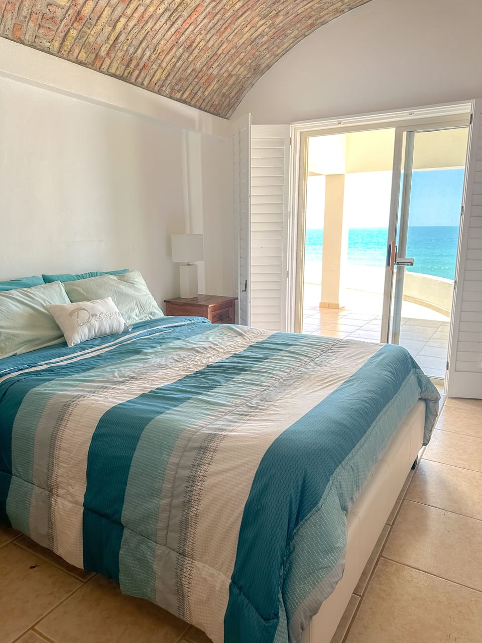 Bottom bedroom with queen bed 
