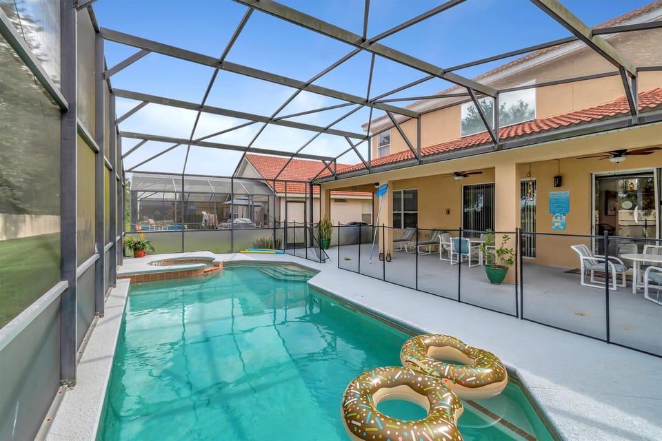 Huge Pool Deck ! With  Pool and spa  pool gate for kids safety