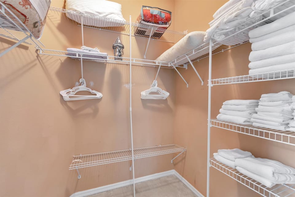Walk in closet ! 