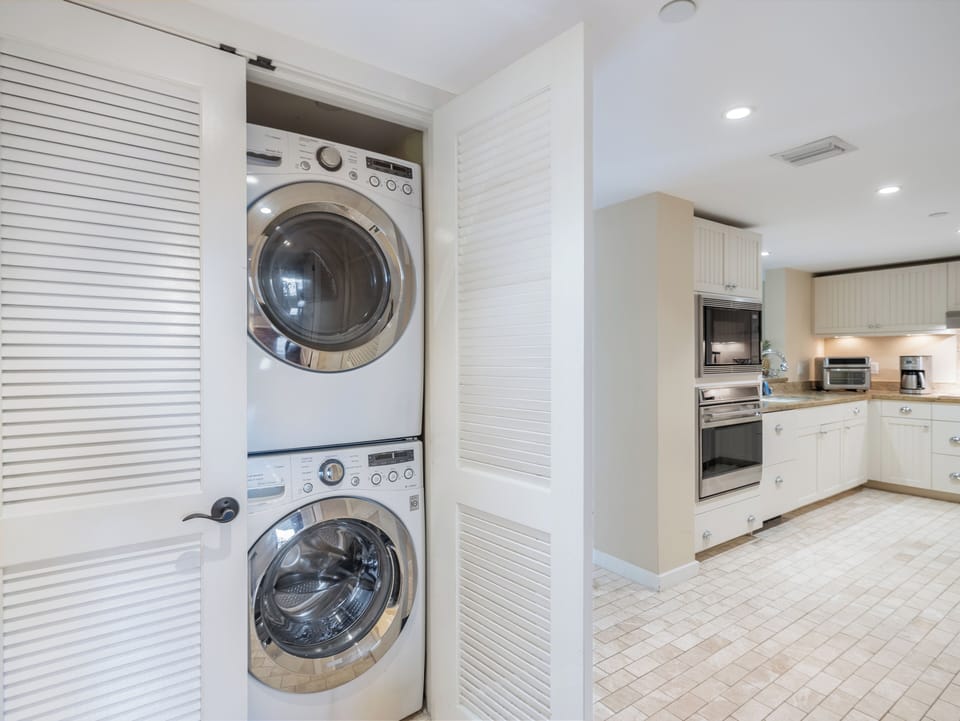LG washer & dryer in the villa. - LG washer & dryer in the villa. We provide pods and dryer sheets.