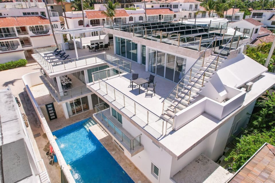Villa Pandora: Enjoy several outdoor spaces for relaxing and dining
