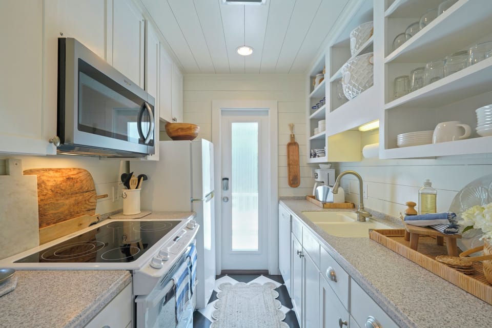 COMPLETELY RENOVATED KITCHEN ON 1ST FLOOR