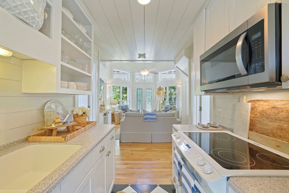 KITCHEN W/FULL SINK & CUSTOM BUILT IN SHELVES & CABINETS