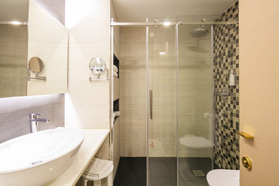 Premium Twin Room | Bathroom | Combined shower/tub, deep soaking tub, rainfall showerhead, hair dryer