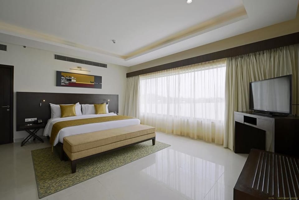 Suite, Lake View, Lakeside | Premium bedding, minibar, in-room safe, desk