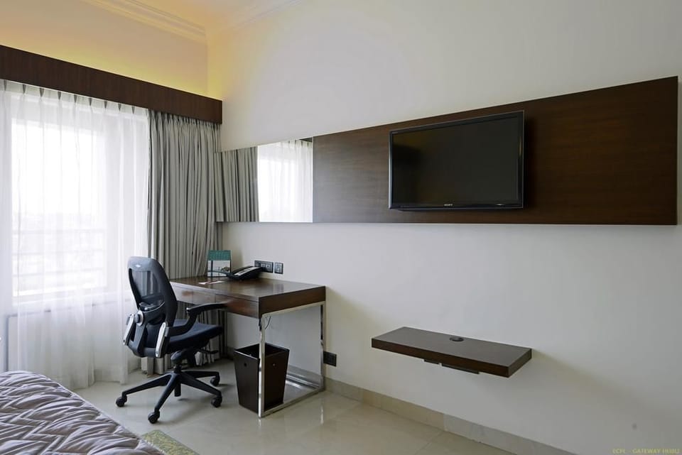 Premier Twin Room, Lake View, Lakeside | Premium bedding, minibar, in-room safe, desk