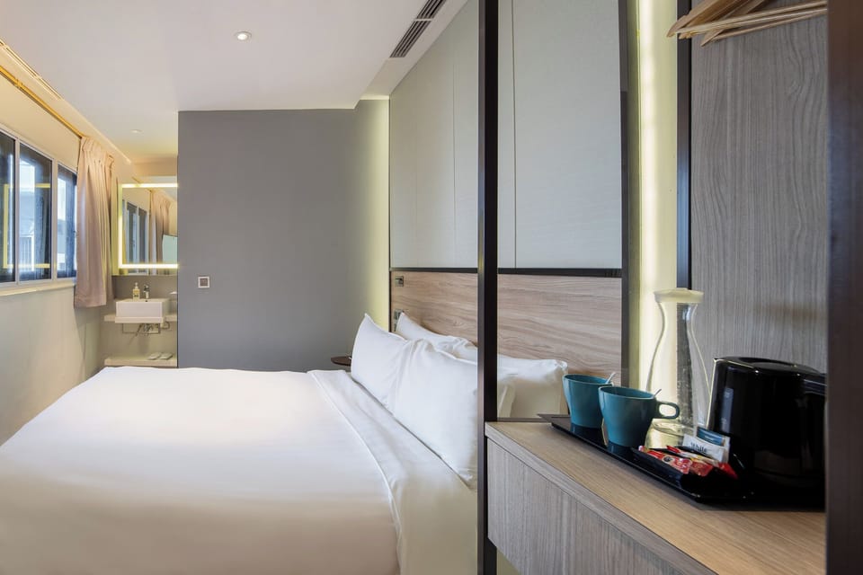 Superior Room with windows | City view
