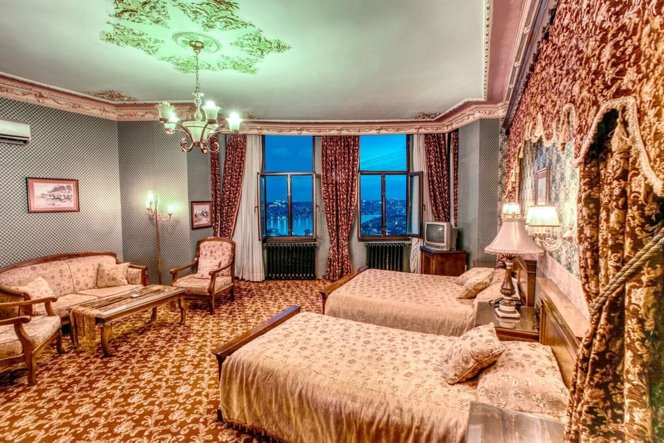 Room (Orient Express) | In-room safe, desk, iron/ironing board, free cribs/infant beds