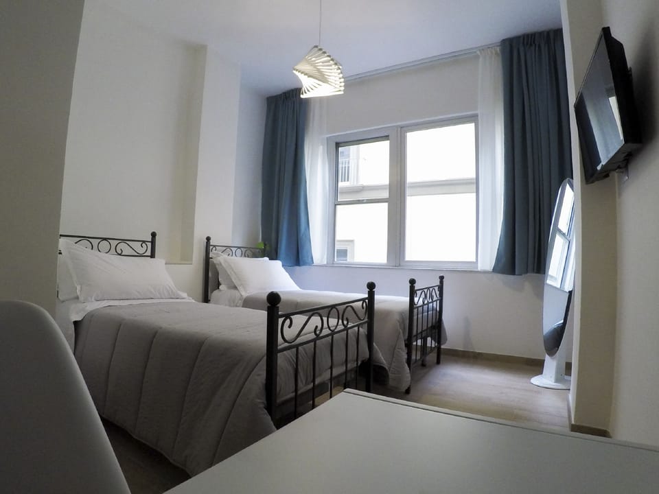 Double or Twin Room | Down comforters, in-room safe, desk, laptop workspace
