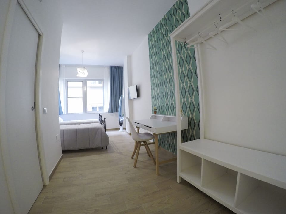 Double or Twin Room | Down comforters, in-room safe, desk, laptop workspace