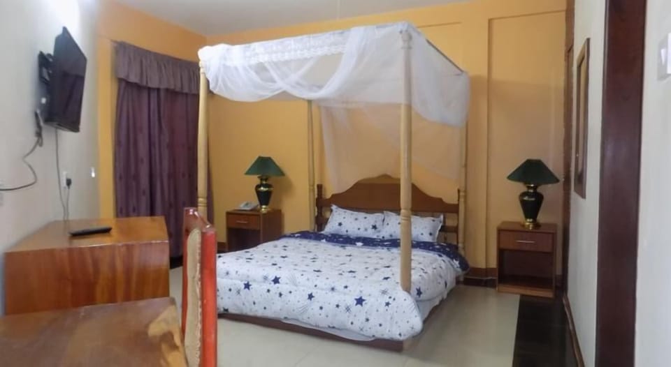 Business Suite | Desk, free WiFi
