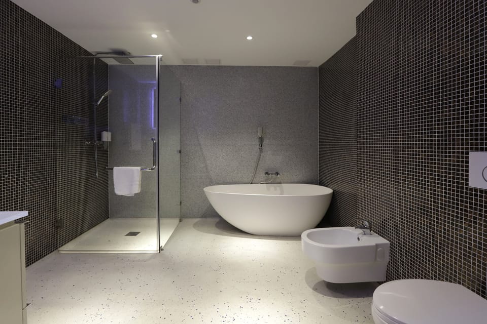 Luxury Suite, 1 King Bed, Bathtub | Bathroom | Free toiletries, hair dryer, bathrobes, towels