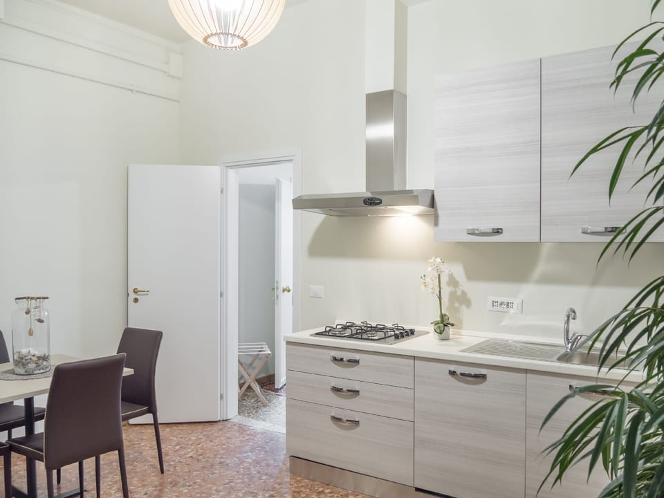 Suite, 1 Bedroom, Grand Canal View | Private kitchen