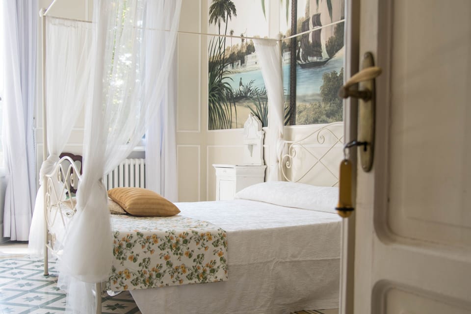 Romantic Suite, 1 Queen Bed | Premium bedding, down comforters, minibar, desk