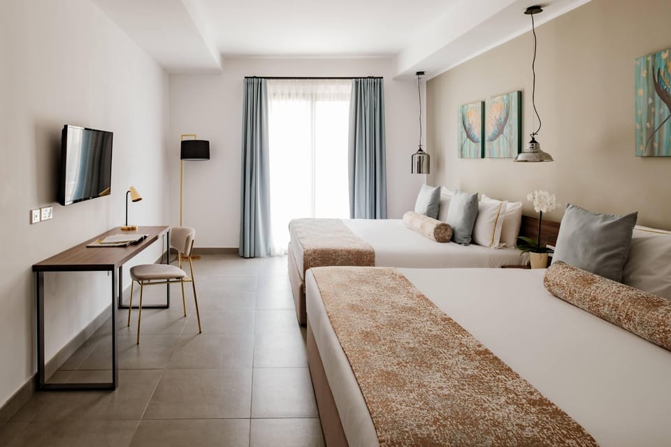 Family Room | Frette Italian sheets, premium bedding, pillowtop beds, minibar
