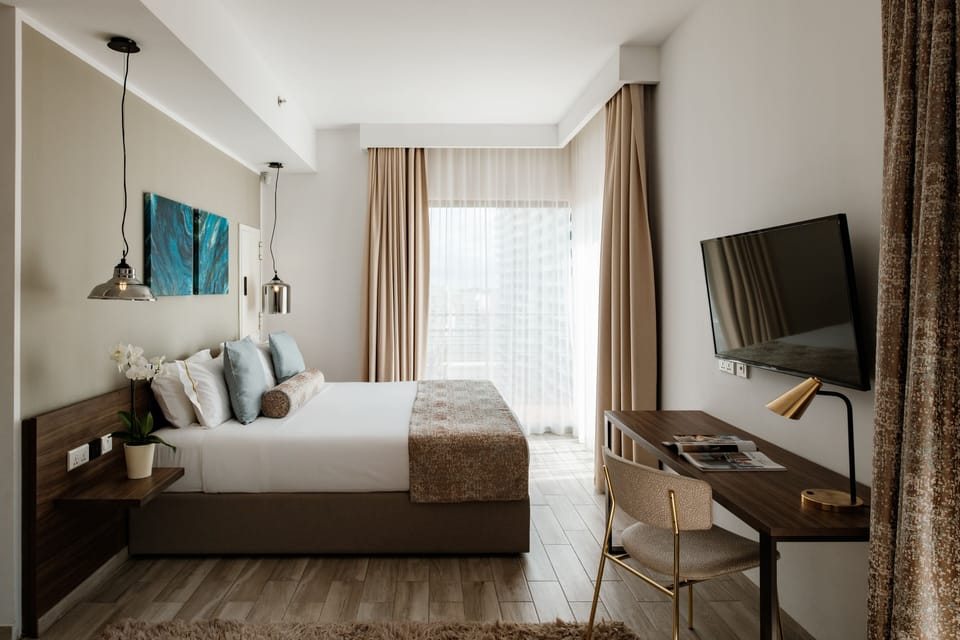 Signature Suite, Sea View | Frette Italian sheets, premium bedding, pillowtop beds, minibar