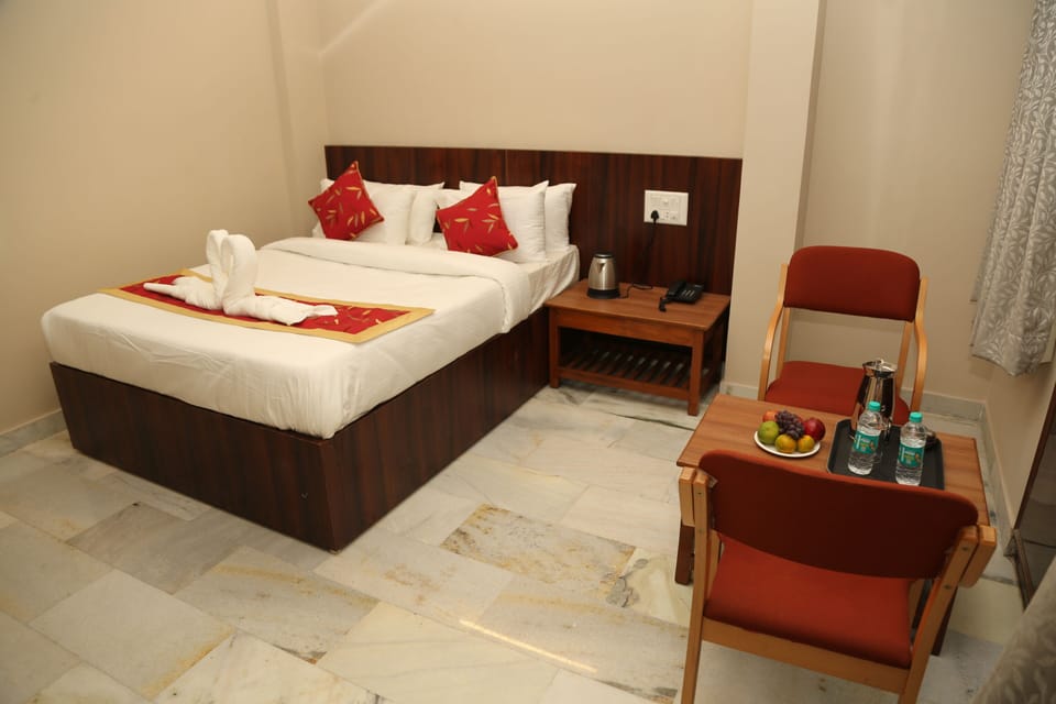 Standard Double or Twin Room | Memory foam beds, desk, laptop workspace, soundproofing