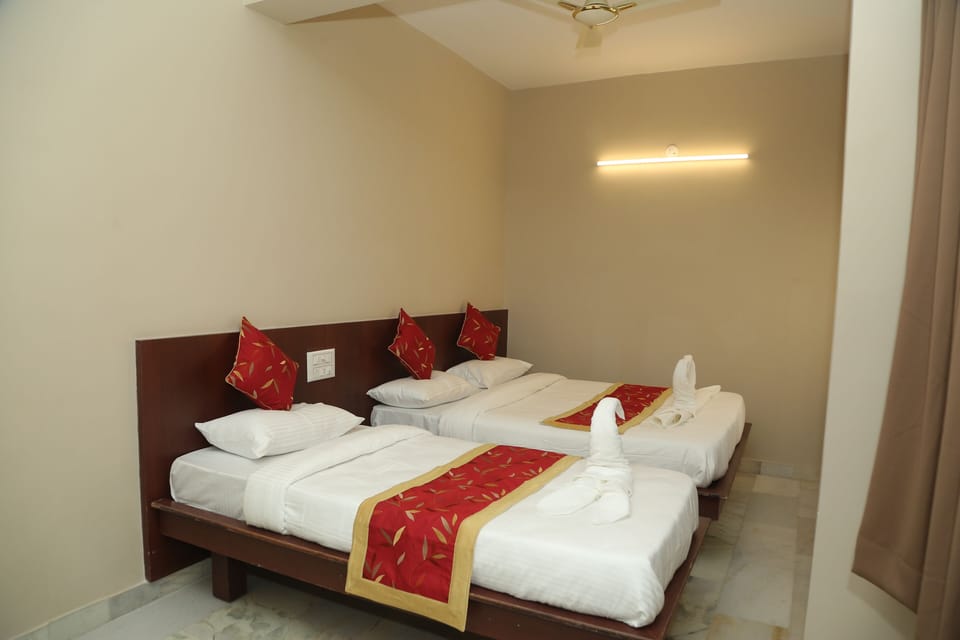 Standard Double or Twin Room | Memory foam beds, desk, laptop workspace, soundproofing