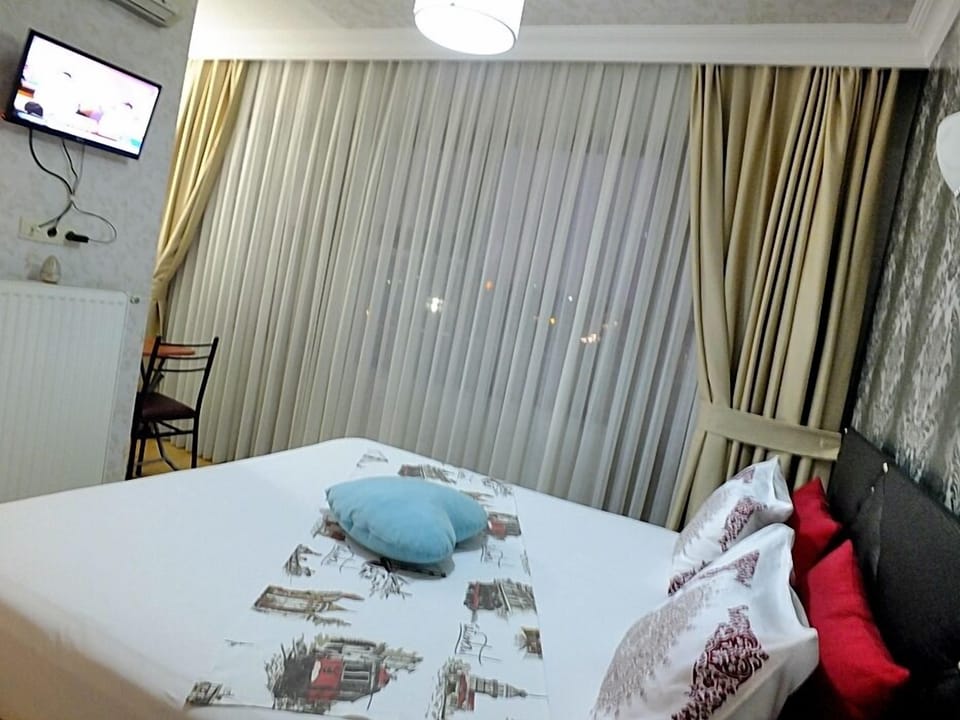 Double Room, Terrace | In-room safe, soundproofing, free WiFi, bed sheets