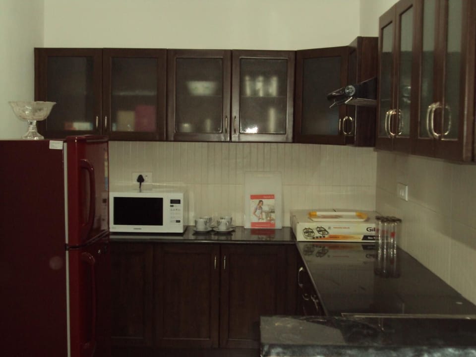 Fridge, microwave