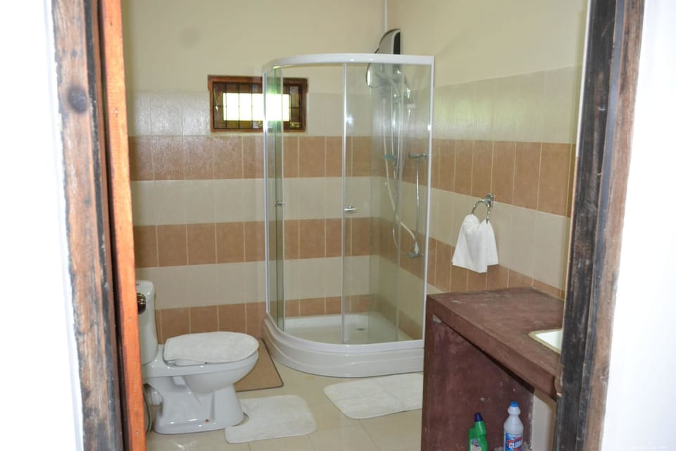 Standard Bungalow, 3 Bedrooms | Bathroom | Shower, free toiletries, towels