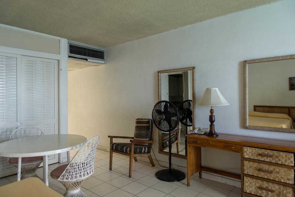 Basic Double Room, 2 Twin Beds | Desk, WiFi (free), bed sheets