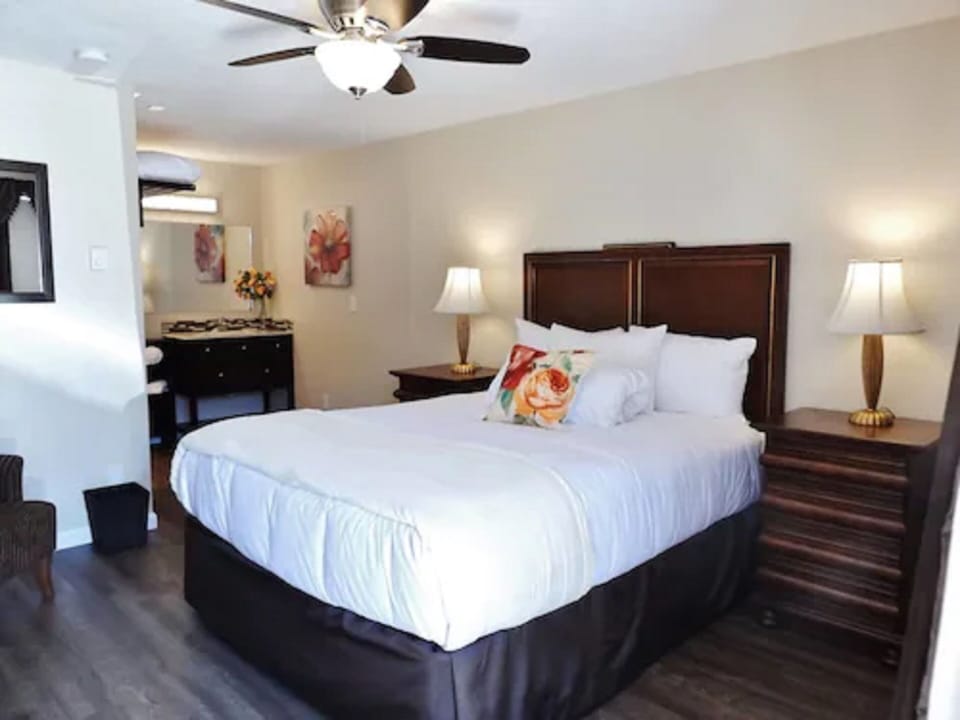 Desk, free cribs/infant beds, rollaway beds, free WiFi