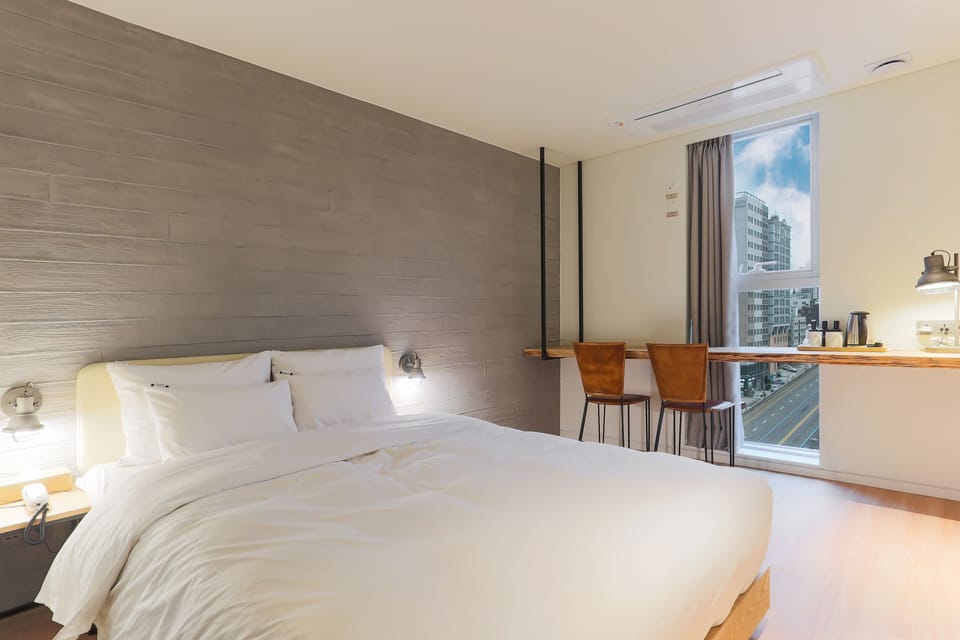 Deluxe Room | In-room safe, soundproofing, free WiFi, bed sheets
