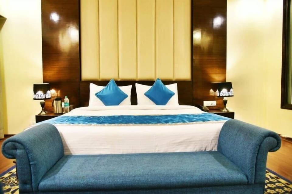 In-room safe, desk, soundproofing, iron/ironing board