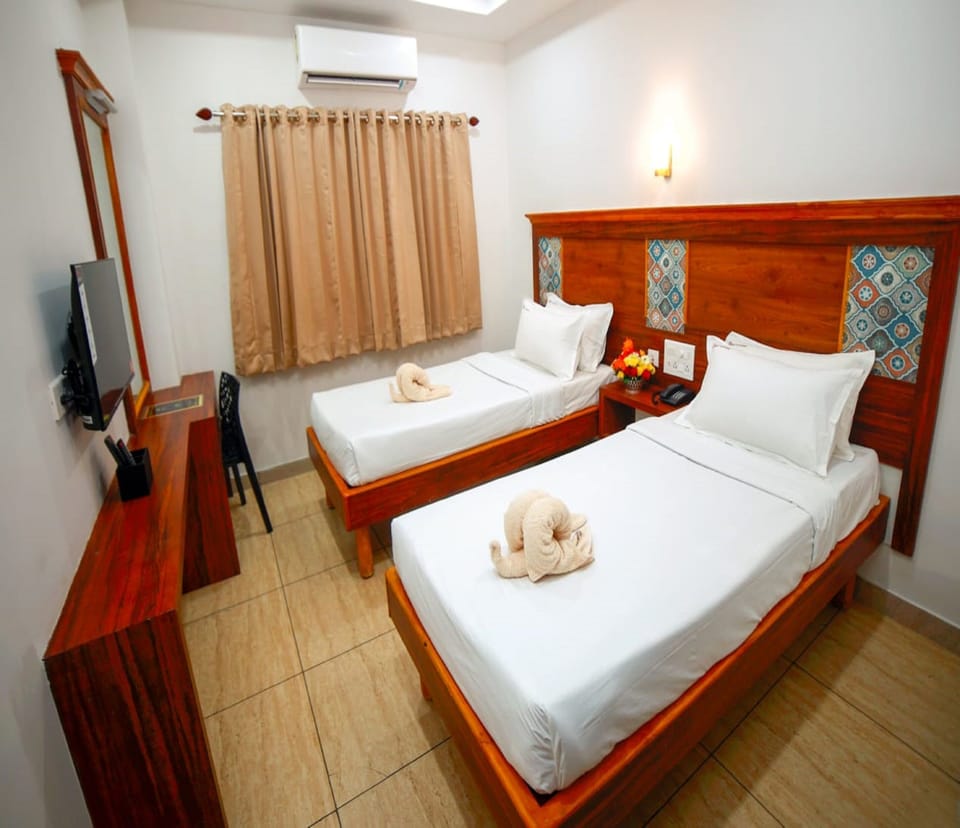 Classic Double or Twin Room, 2 Twin Beds, Accessible | Desk, free WiFi, bed sheets