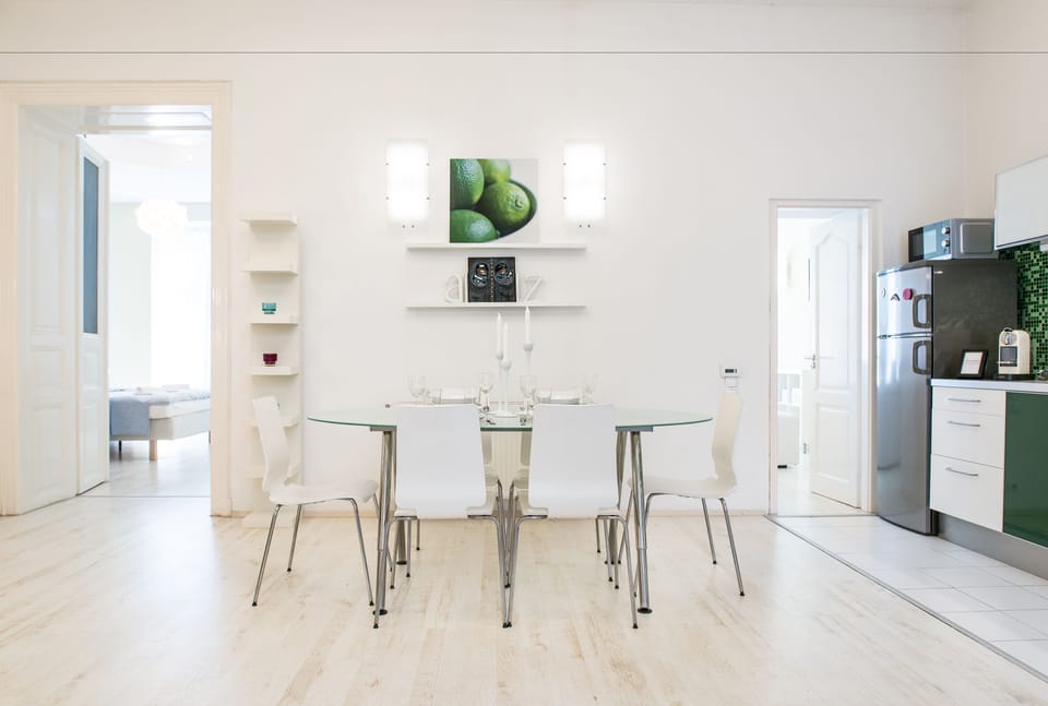 Deluxe Apartment | In-room dining