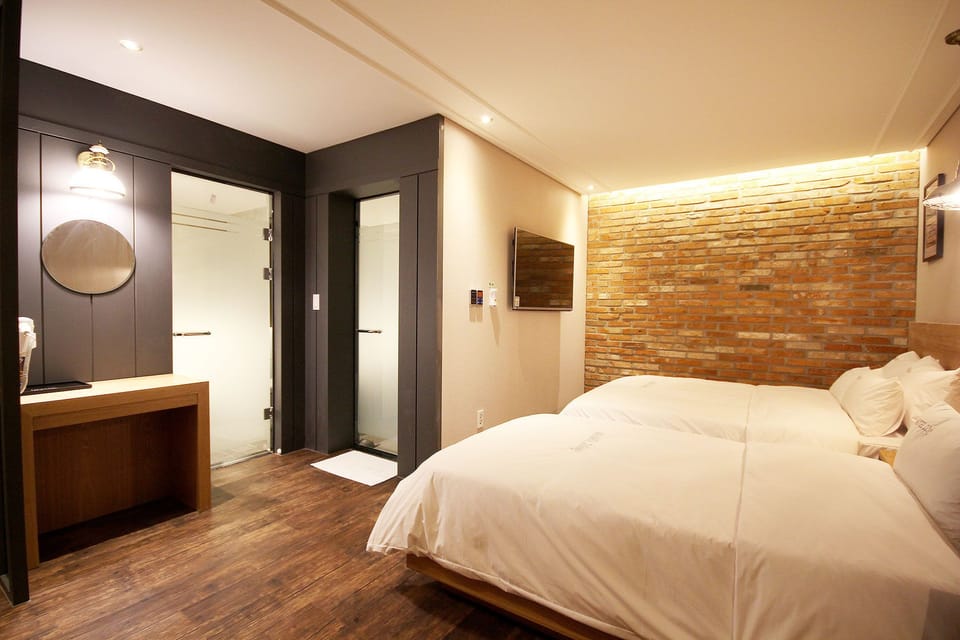 Deluxe Twin Room | Blackout drapes, free WiFi, bed sheets