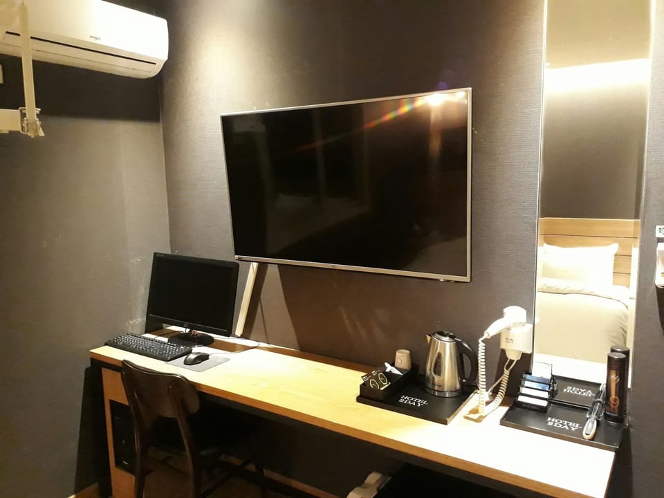 Standard Room | Blackout drapes, free WiFi, bed sheets
