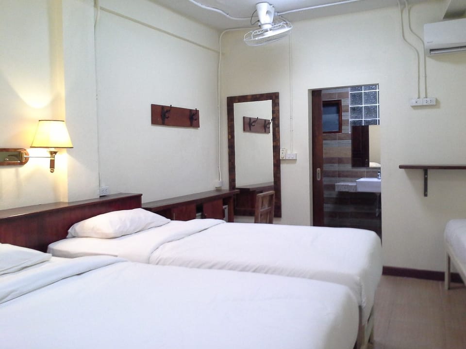 Hypo-allergenic bedding, in-room safe, blackout drapes, soundproofing