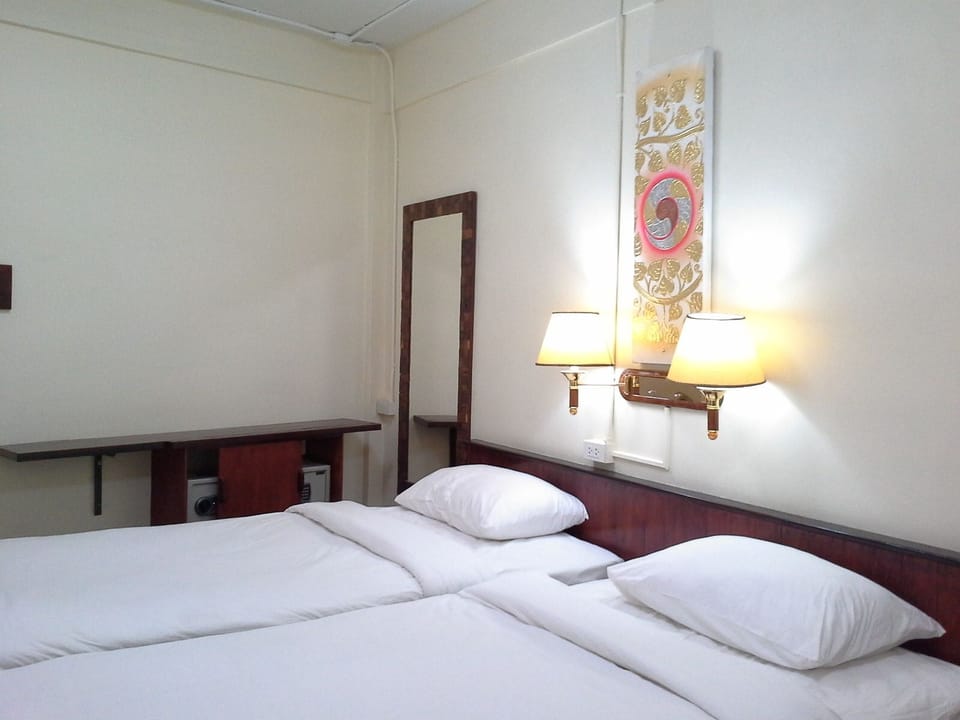 Hypo-allergenic bedding, in-room safe, blackout drapes, soundproofing
