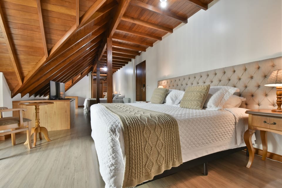 Family Room | Minibar, in-room safe, blackout drapes, soundproofing